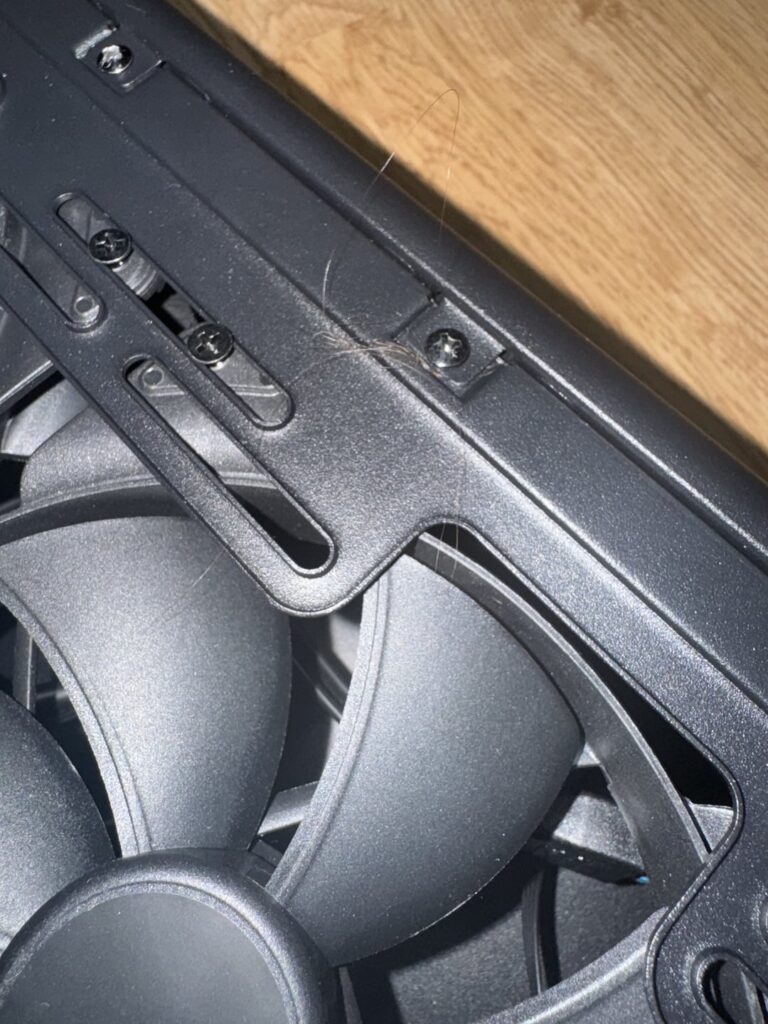 Alzaから破損したアンパックされた商品