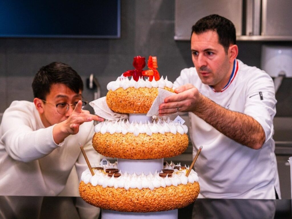 WorldExpo：スイスは食用バッテリー付きのロボット制御のウェディングケーキをプレゼント
