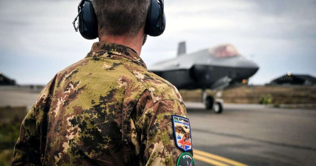 軍隊の設立に対するアイスランド人の72％