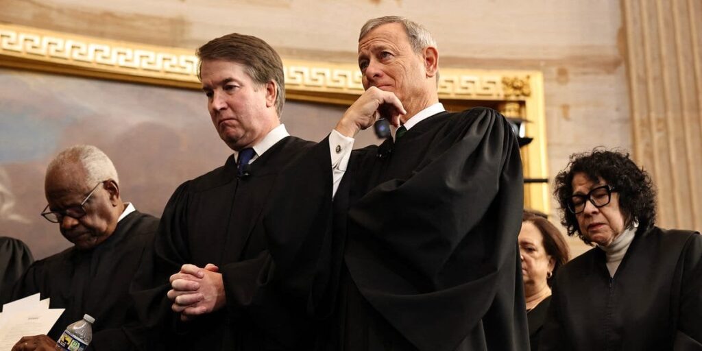 トランプは最高裁判所に反抗した。ジョン・ロバーツはそれについて何をするつもりですか？