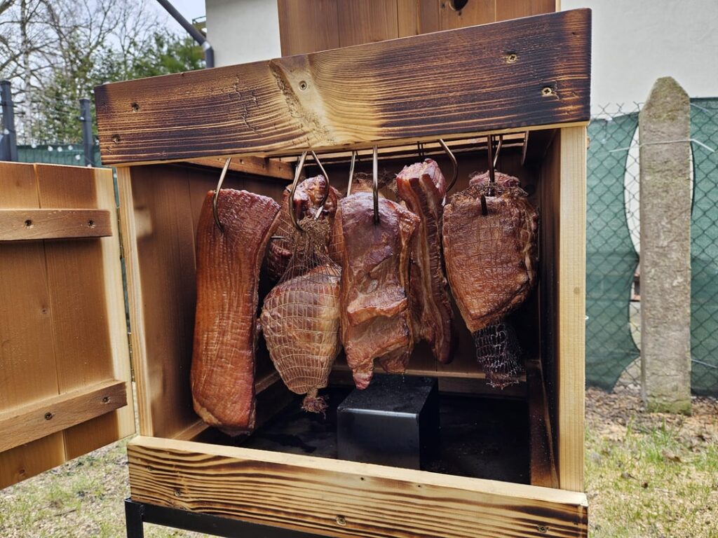 肉の写真をアップロードしてから、13kgのハムとボッツを作りました。