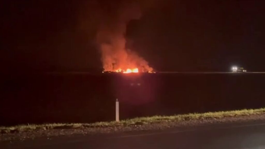 破壊：シベリアでロシアの戦略的爆撃機がcrash落し、1人が死んだ、知事は言う
