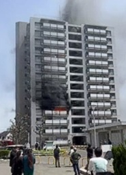 【速報】府営住宅の4階から出火 1名が重症 35人が病院に搬送　大阪・泉大津市