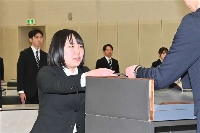 「地域に新しく価値ある風を」　秋田県内で入社式、新社会人が第一歩