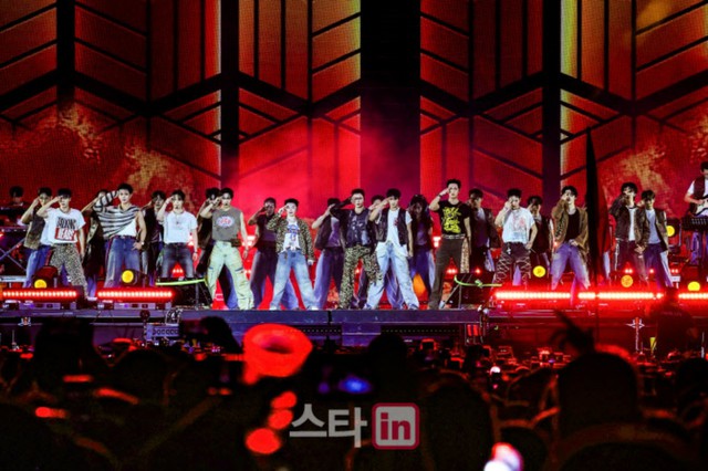 「SEVENTEEN」、K-POP初のメキシコ「Tecate Pa’l Norte」出演…客席では韓国語の大合唱も(WoW!Korea) - goo ニュース