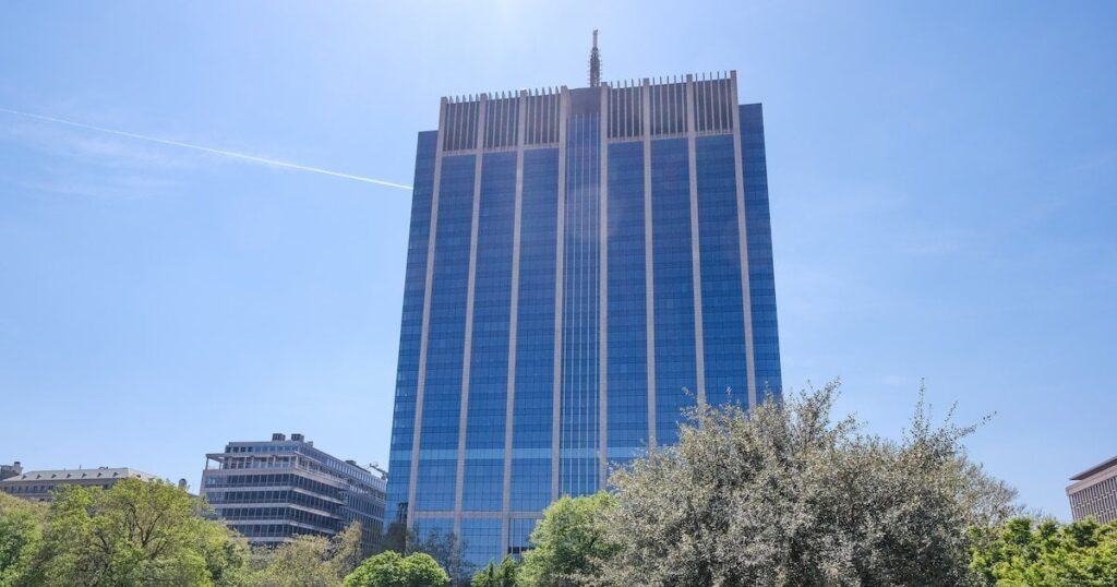 RebofStadt政府による販売とリースバックファイナンスタワーは、予想よりも少なくとも6億5,000万件多くかかります