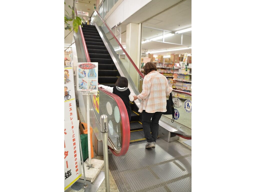 ４４年間お疲れさま 「奄美初のエスカレーター」現役引退 徳之島町「ダイマル」