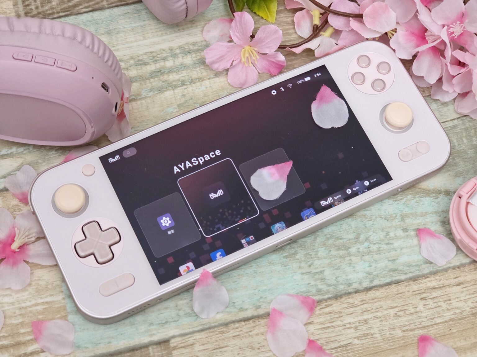 淡いピンク色がキレイなAndroidゲーム機「AYANEO Pocket S さくらピンク」 - ケータイ Watch