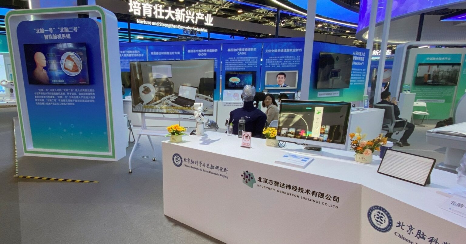 中国、“脳にチップ移植”3人成功 年内にさらに10人、人体での検証加速