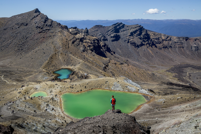 トンガリロアルパインクロッシング(Tongariro Alpine Crossing) / 写真 = ニュージーランド観光庁(©Camilla Rutherford)