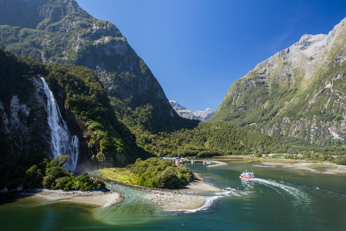 ミルフォードサウンド(Milford Sound) / 写真 = ニュージーランド観光庁(© Tourism New Zealand)