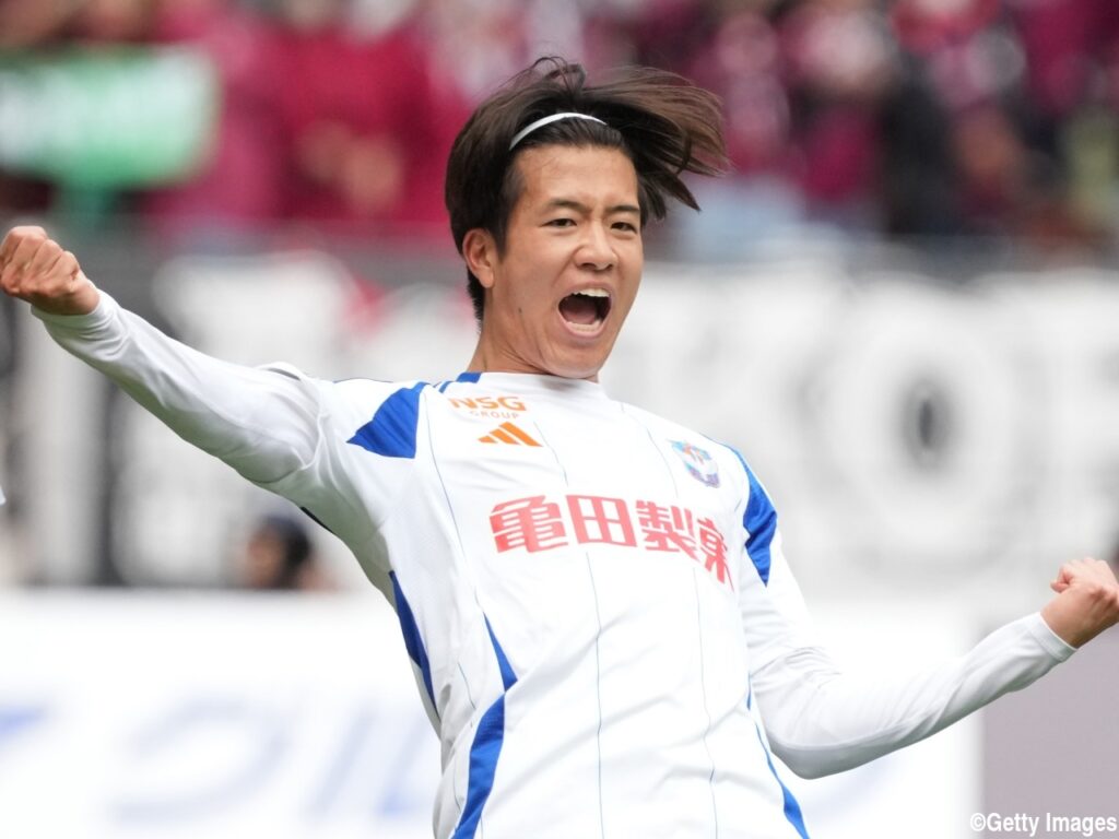 「国立でやるだけでテンションが上がる」新潟MF長谷川元希が待望初白星導く今季4点目! 走行距離も初の12km超「走ってないねと言われて…」 - gekisaka.jp