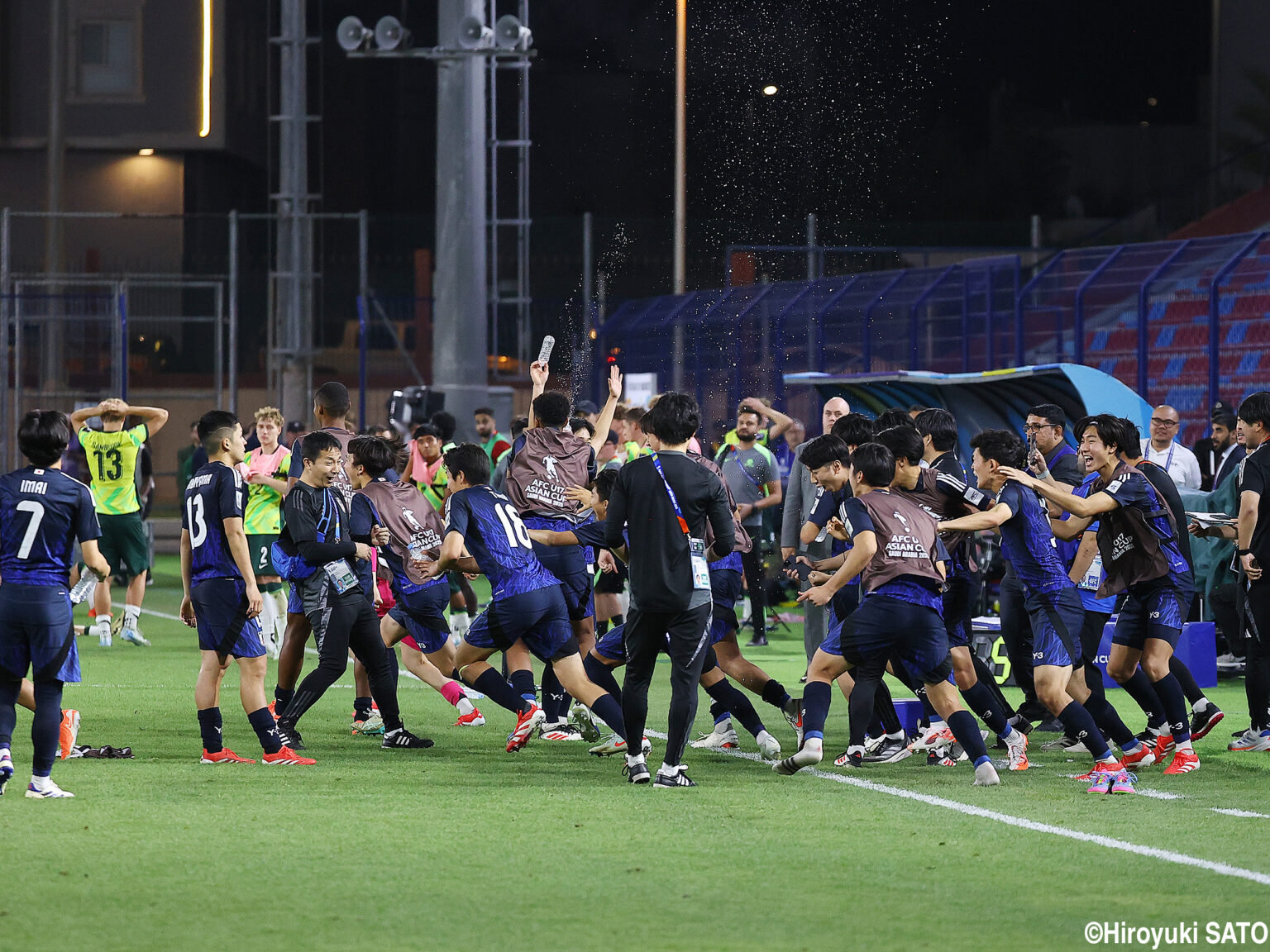 奇跡突破に抱き合い、涙も溢れたU-17日本代表…主将FW浅田大翔(横浜FM)「神様からの贈り物だと思う」 - hugkum.info