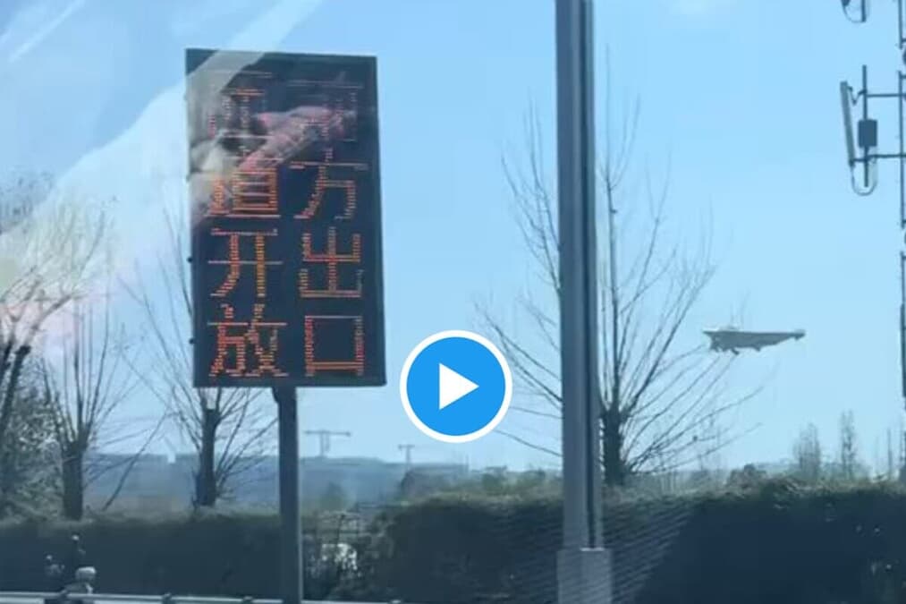 開発中の中国「殲36」次世代戦闘機、道路すれすれの超低空を飛ぶ「最も鮮明な映像」が撮影される - ニューズウィーク日本版 オフィシャルサイト