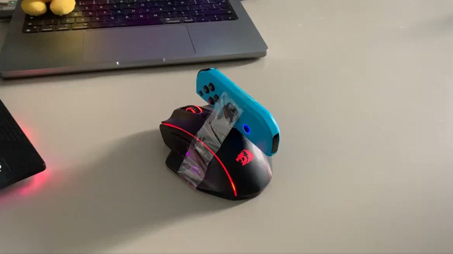 Joy-Con 2マウス機能いきなり対応を目指すゲーム、“気合で”開発中。冗談か本気か分からない「Joy-Con合体マウス」もお披露目 - AUTOMATON