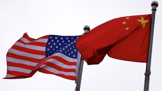 トランプの104％が中国での関税を真夜中に発効させ、以前の市場の利益を破壊します| CBCニュース