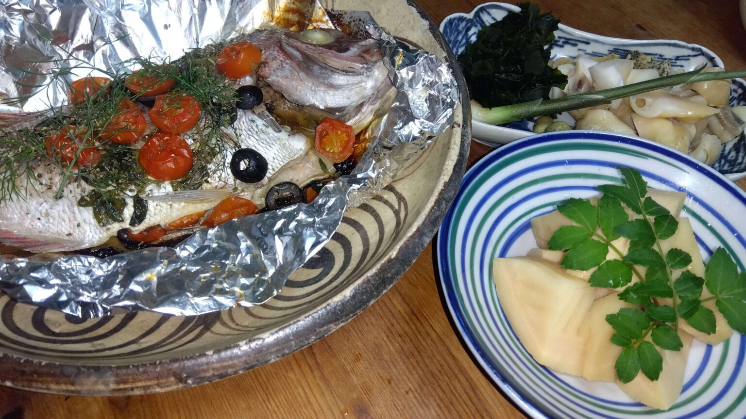 血鯛のオラータ・アル・フォルノ風ホイル焼きと筍の煮物で飲む