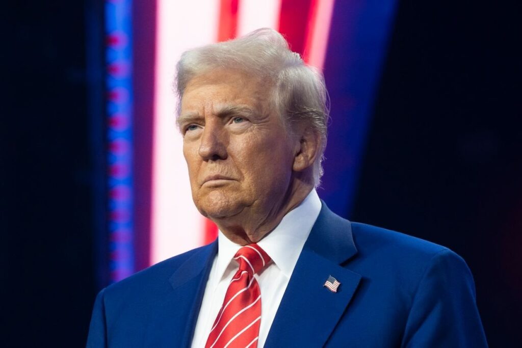 トランプは、「誰もウクライナにクリミアをロシア人として認識するように頼んでいる」と言っています。