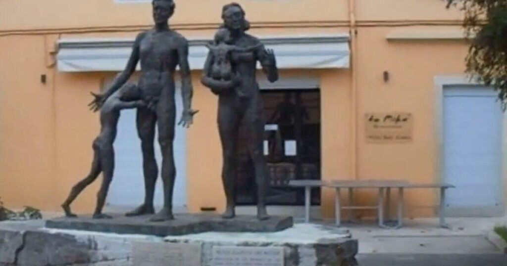 Corfu：不明はホロコーストの記念プレートを破壊しました。