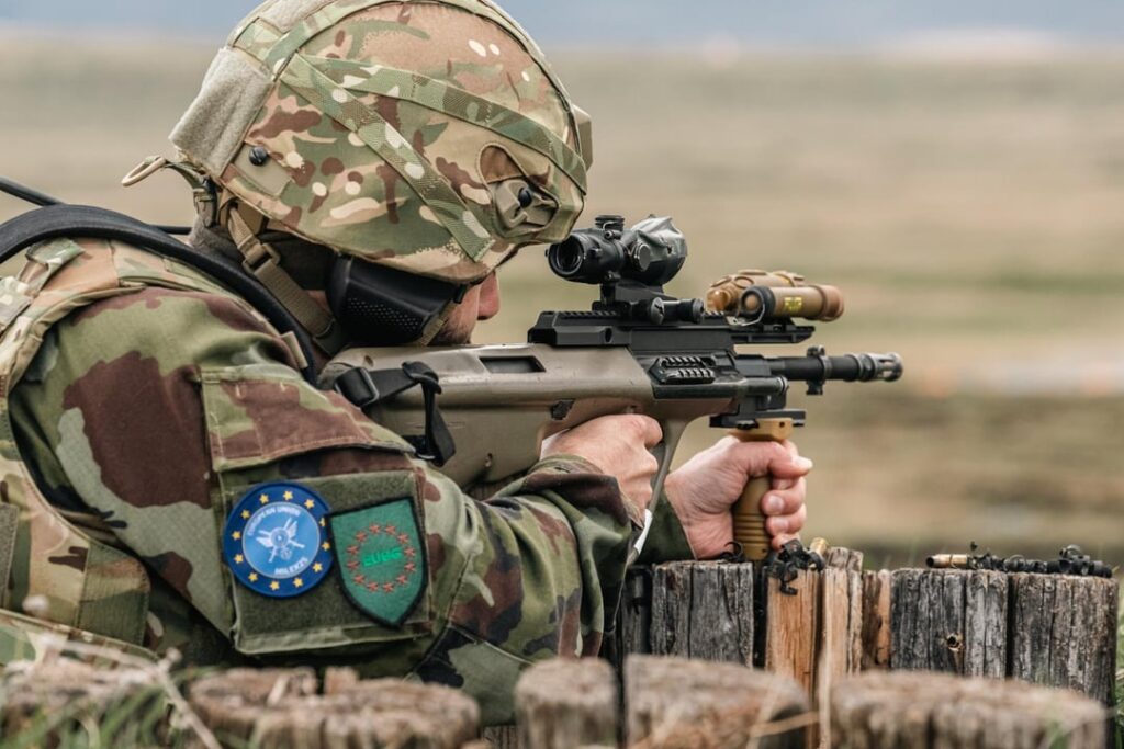 3月25日から4月10日まで、139人のアイルランド国防軍の職員がハンガリーのMilex 2025に加わり、13のEU諸国から850人の軍隊が参加しました。彼らは計画、ロジスティクス、およびフィールドOPSで重要な役割を果たし、戦略的モビリティを紹介し、EUの迅速な展開機能のテストに貢献しました。