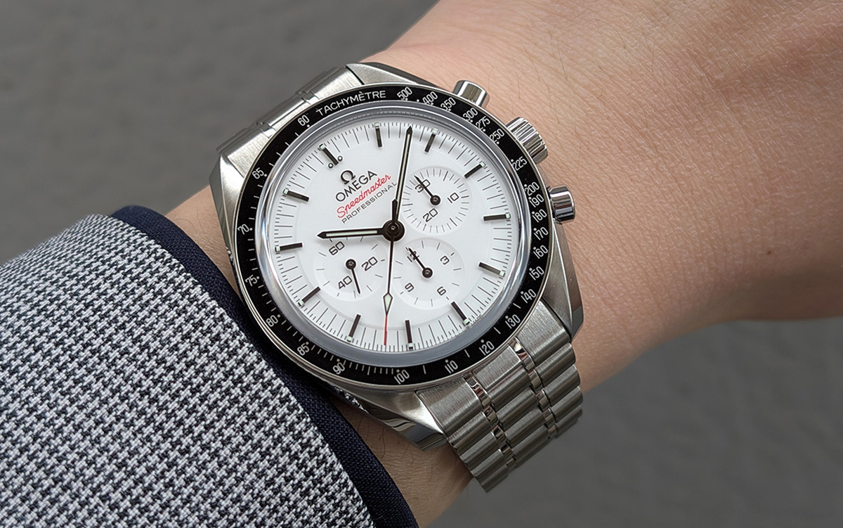 オメガ スピードマスター ホワイトダイアル