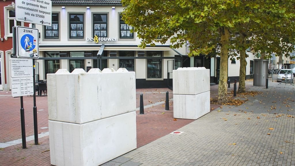 裁判官：Nederlands BetonBlokbedrijfは、「LEGO」という名前を少なく使用する必要があります。
