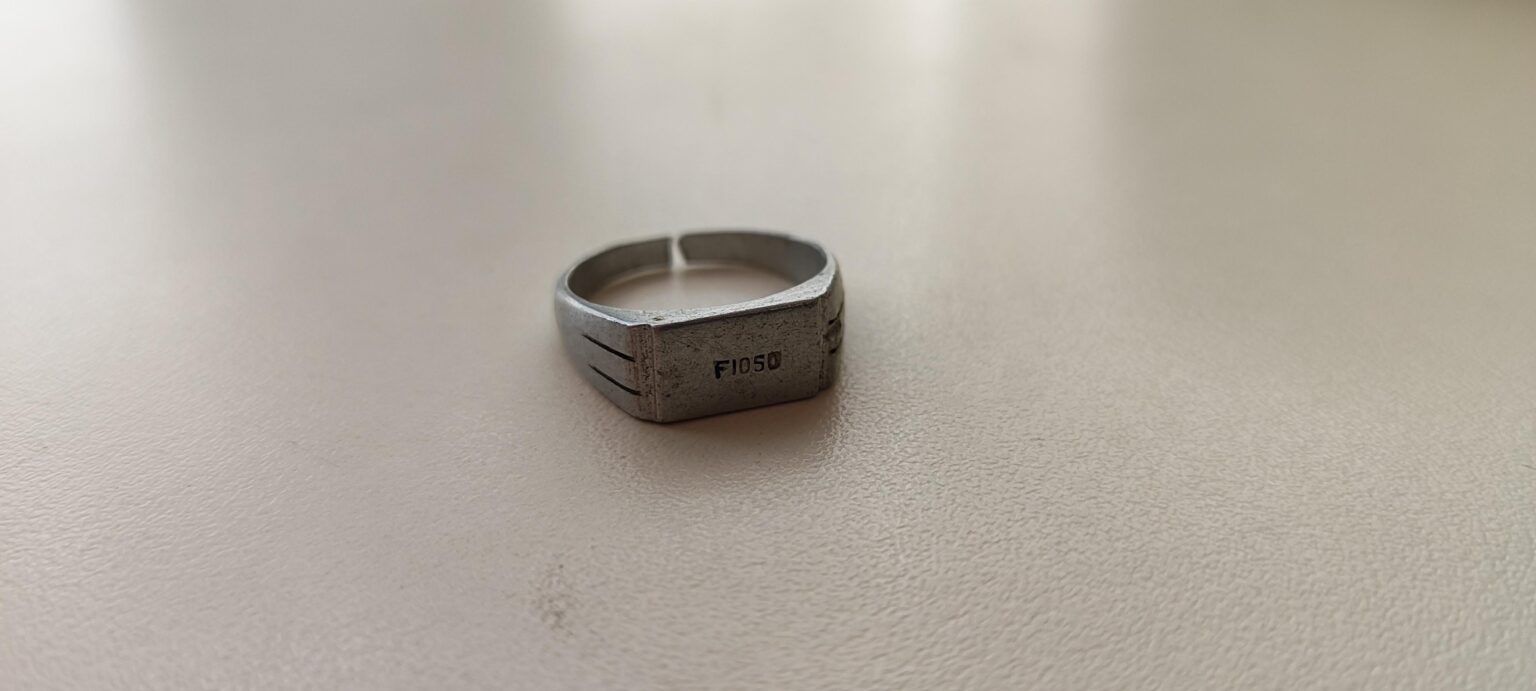 誰かがこのリングが何であるかを知っていますか？私が知っている唯一の詳細は、それがドイツと関係があるということです。