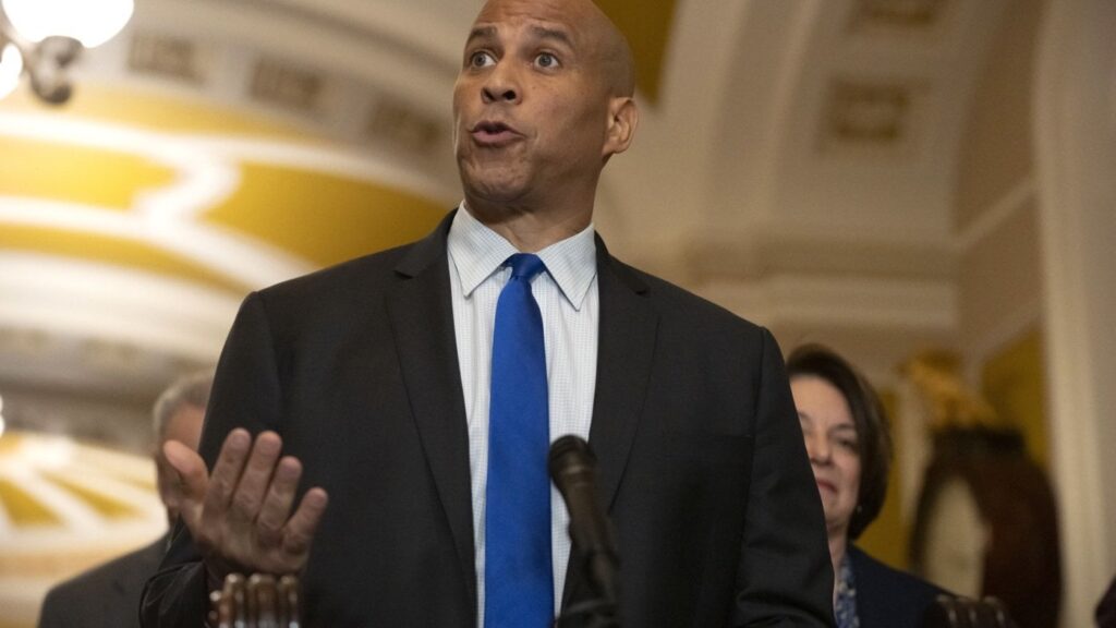 Megathread：Cory Booker上院議員は、トランプ政権に抗議して史上最高の米国上院の音声長記録を設定します
