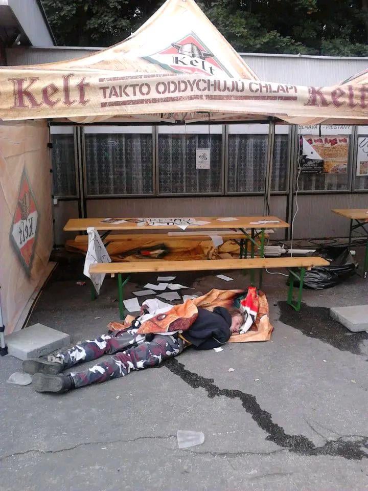 これが男たちがリラックスする方法です