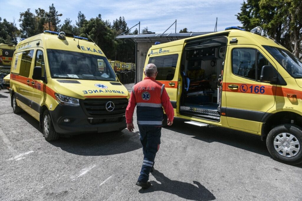 Reportage / The Great Cabinet with Private Ambulances