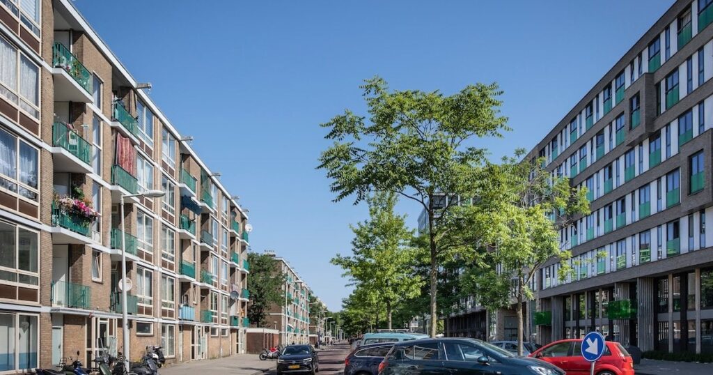 アムステルダムの住宅協会は、内閣の計画後にソーシャルレンタルホームを販売すると脅しています