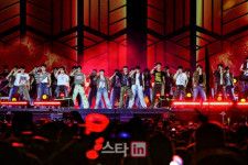 「SEVENTEEN」、K-POP初のメキシコ「Tecate Pa’l Norte」出演…客席では韓国語の大合唱も