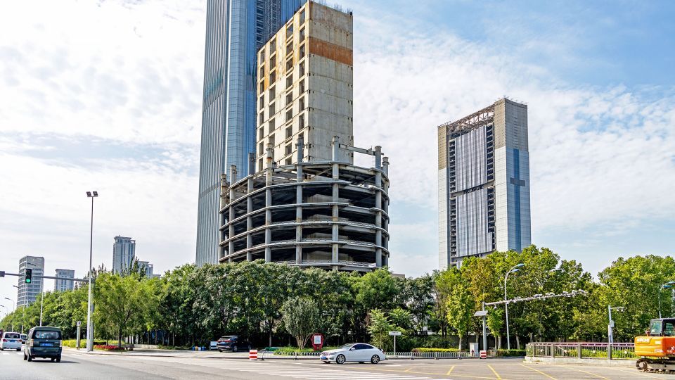 着工時は中国で最も高い建造物になるとされていた/Costfoto/NurPhoto/Shutterstock