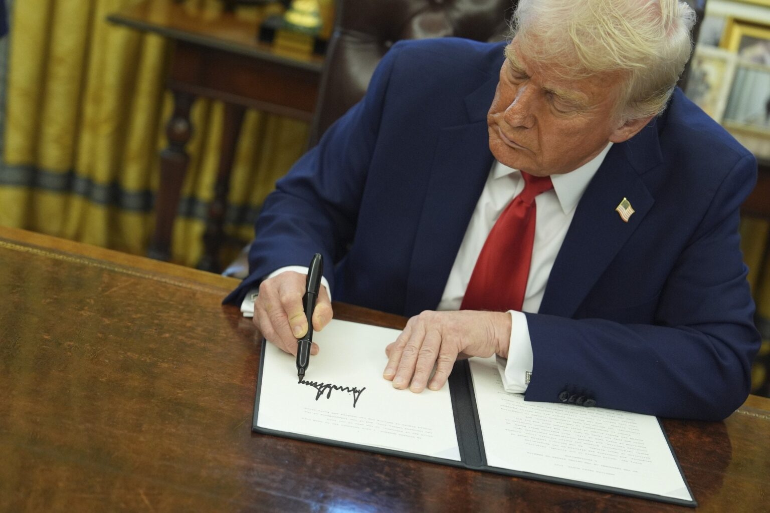 ドナルド・トランプの新しい秩序は、「戒厳令」の懸念を引き起こします