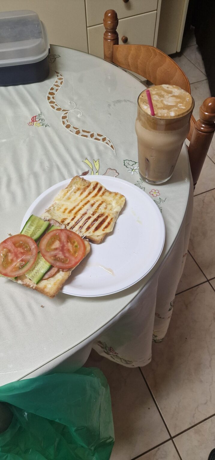 朝食