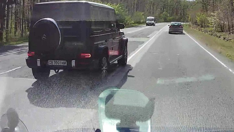 Nasko Sirakov's JeepFuchiは致命的なセクションの反対で猛烈な速度で