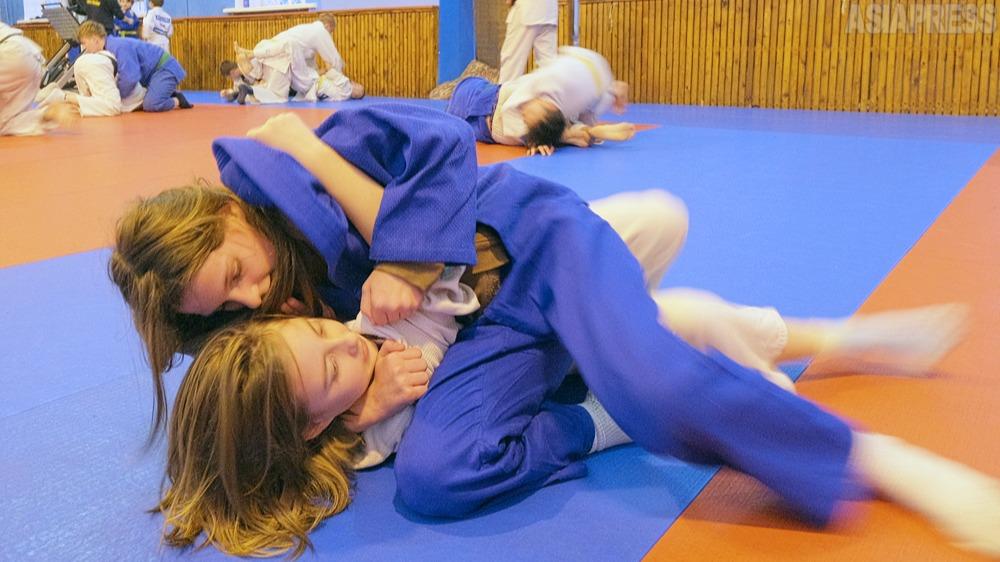 ＜ウクライナ南東部＞「柔道が心の支え」 破壊から逃れ、道場に通う子どもたち（写真15枚）（玉本英子） - エキスパート - Yahoo!ニュース - Yahoo!ニュース