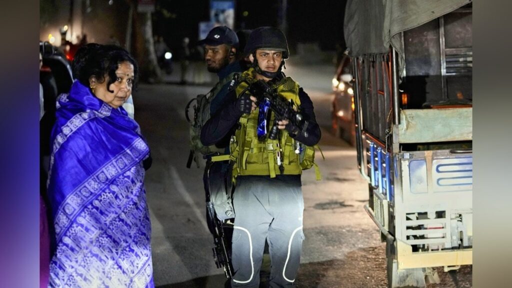 インド・カシミール地方で武装集団が観光客ら銃撃、少なくとも２０人死亡…地元警察はテロとみて捜査