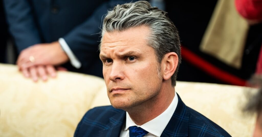 Ex-Hegseth Aidesの泥散布は、コカインの主張で上昇します