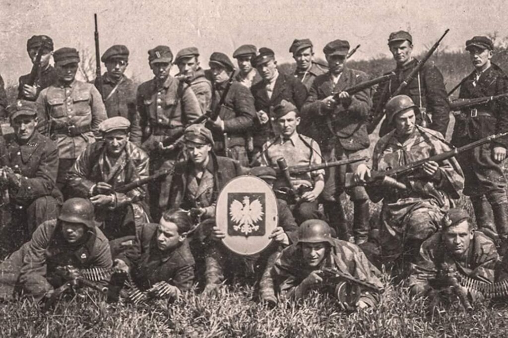 バタリニー・クロプスキーのポーランドのゲリラ戦闘機。ポーランド、1943年。 [1081x720]