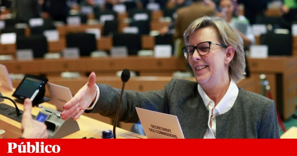 アメリカのスパイ行為を恐れて、EUはアルバカーキや他のコミッショナーに使い捨ての携帯電話を提供します