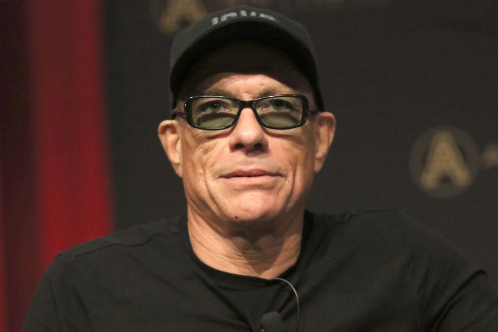 Jean-Claude Van Dammeは、人身売買されたルーマニアの女性と性的関係を持っていると非難されています