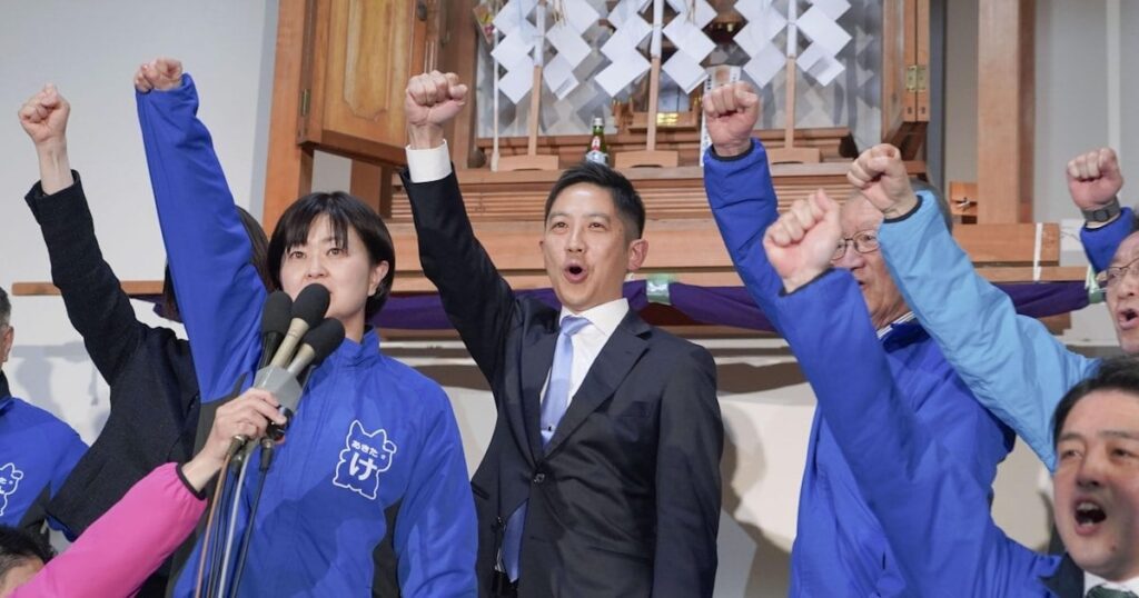 秋田県知事選挙、鈴木健太氏が初当選 「新しい時代を」