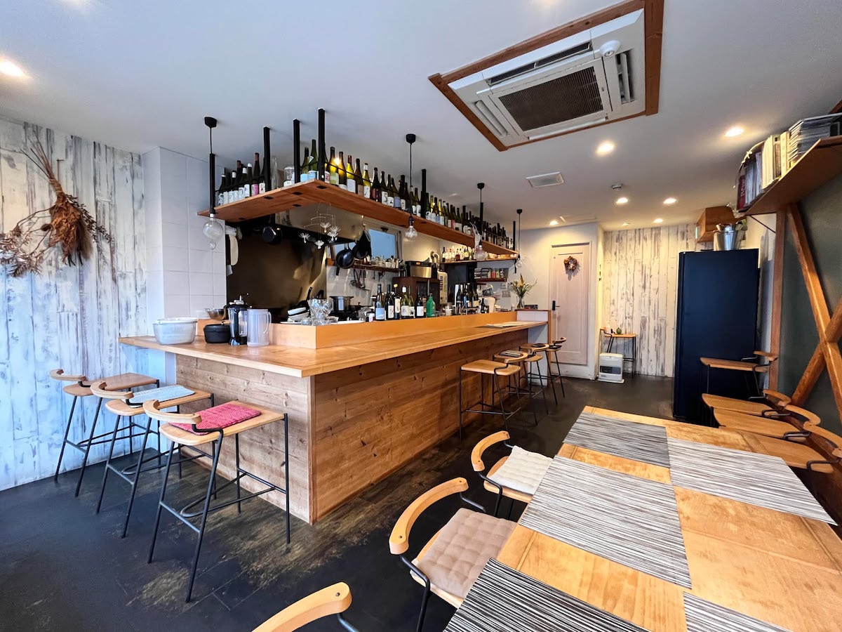 スナックかほりのワイン放浪 vol.2「ワインバー＆キッチン 食堂メルカド」