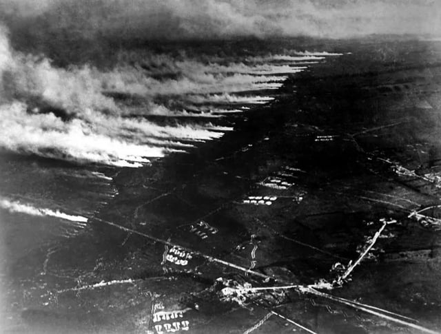 110年前の今日、ドイツ軍はYPRESフロントに5,930シリンダーの塩素ガスを放出しました。