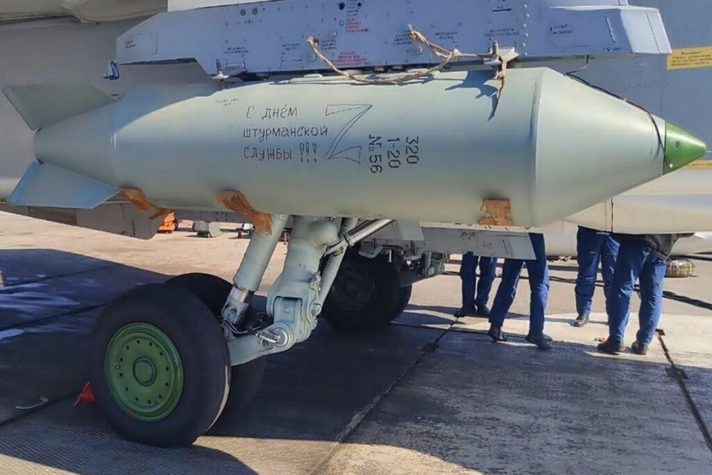 ロシアのジェットは、サーモバリック爆弾でロシアのダムを爆破しました