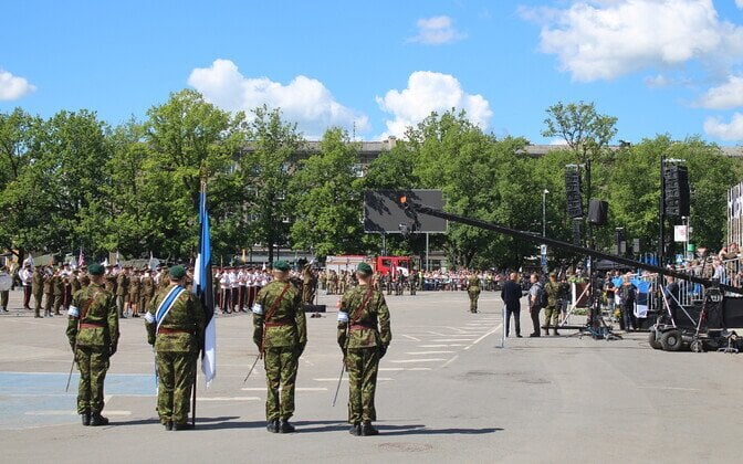 防衛軍はナルバ基地を建設します
