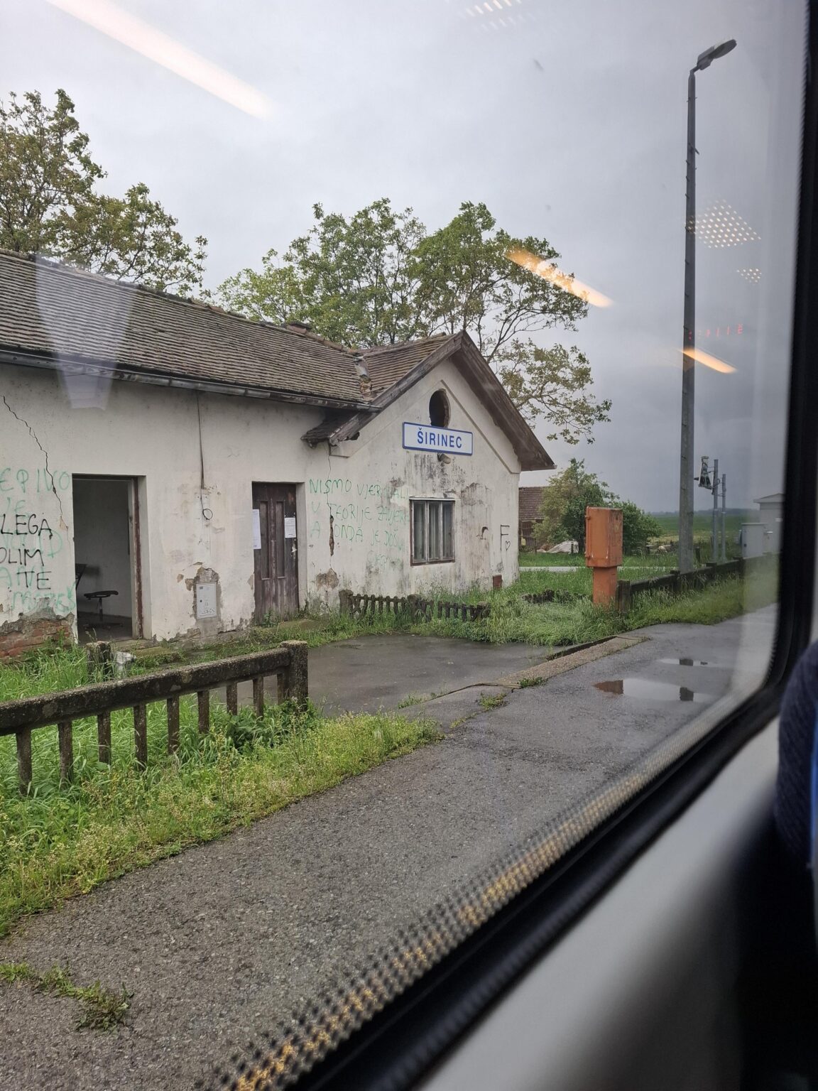 Zgから40kmまでの美しい駅