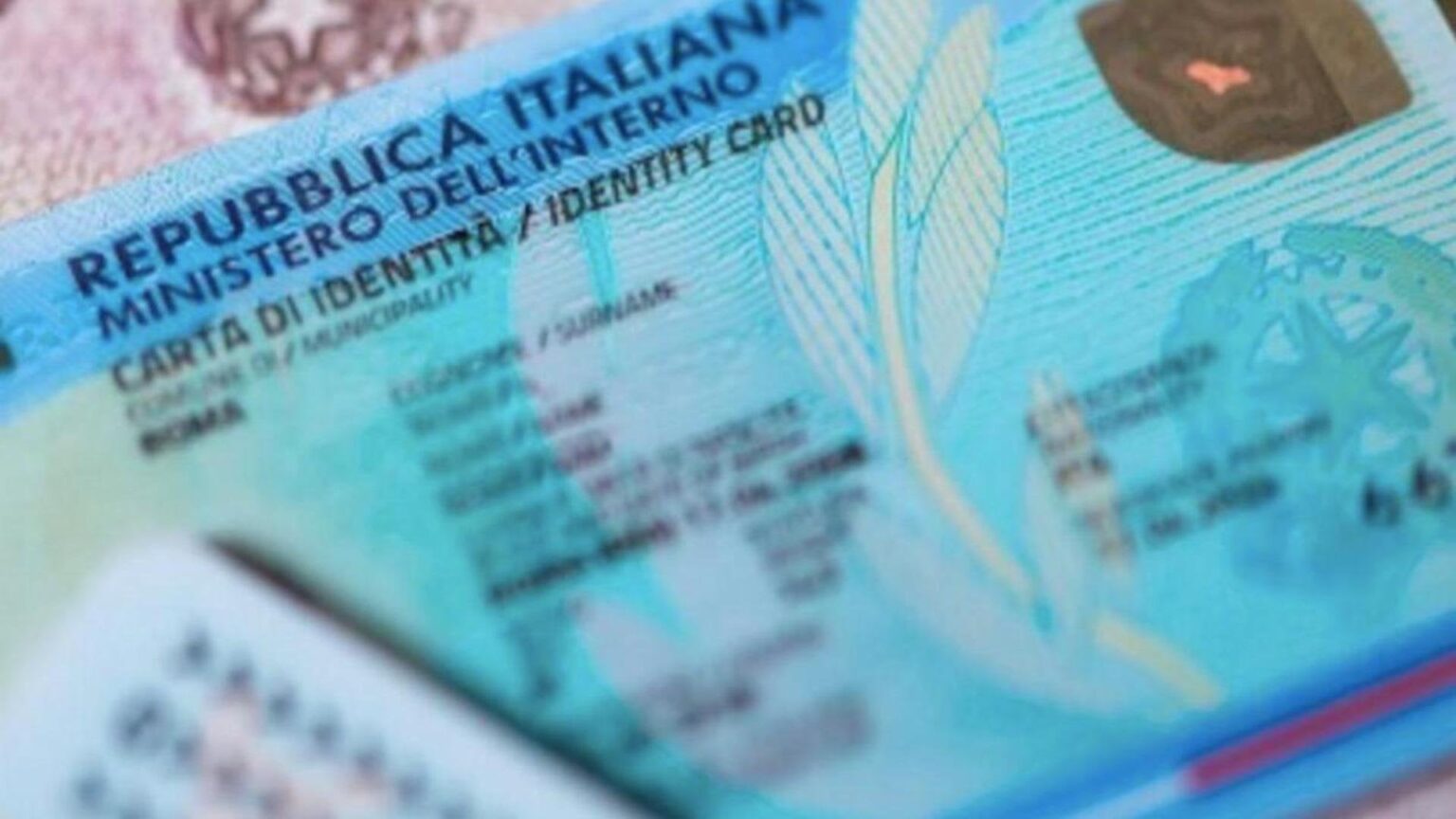 キャスはサルヴィーニ令を拒否します：もう「母」と「父」はありませんが、文書には「親」
