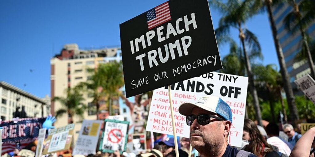 米国の有権者の大半は、第三のトランプ弾eachを支持しています：世論調査